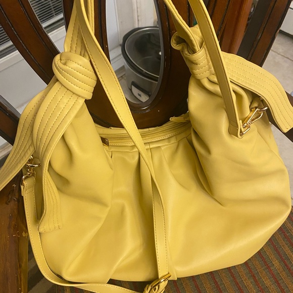 Vegan leather butter yellow purse - Picture 4 of 4
